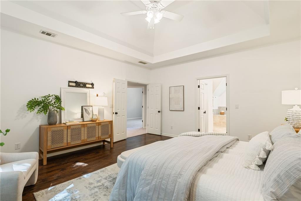 1045 River Point