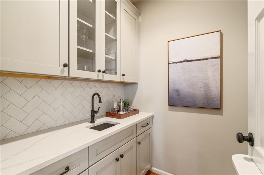 655 Riverhaven Drive