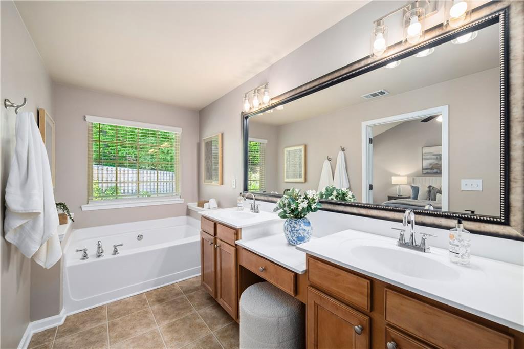 1766 Oakbrook Lane NW Unit 9