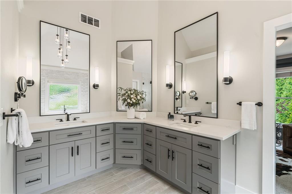 3890 Bridle Ridge Drive