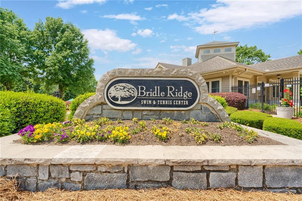 3890 Bridle Ridge Drive