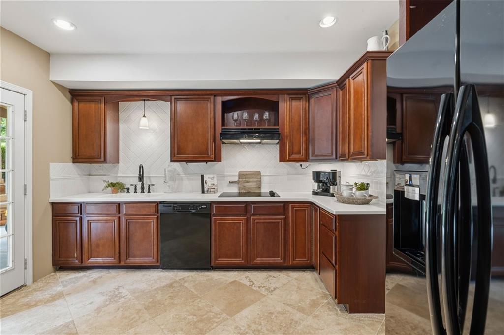 46 Lakecrest Circle
