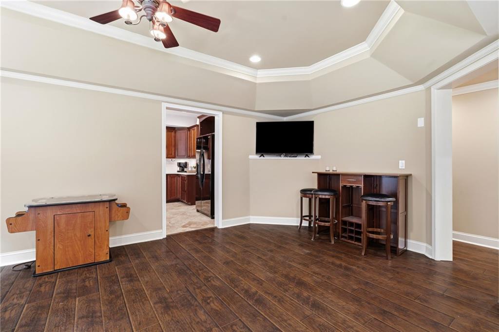 46 Lakecrest Circle