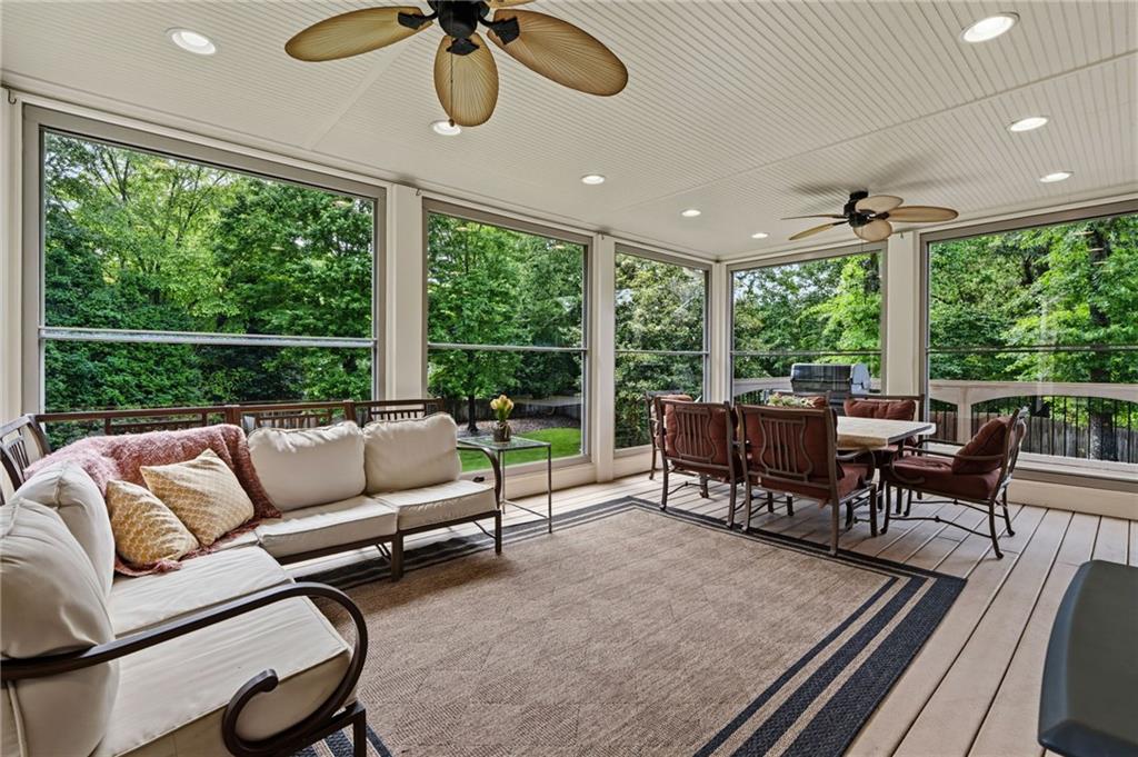 46 Lakecrest Circle