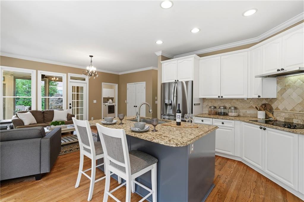 46 Lakecrest Circle