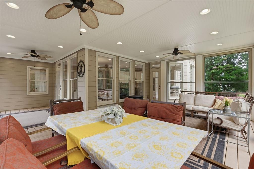 46 Lakecrest Circle