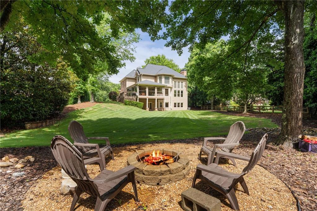 46 Lakecrest Circle