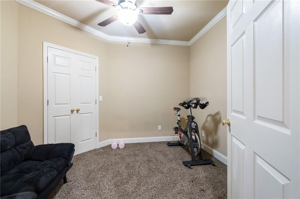 46 Lakecrest Circle