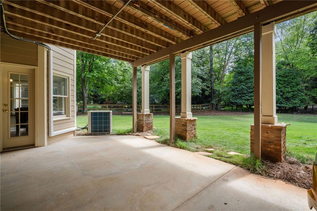 46 Lakecrest Circle