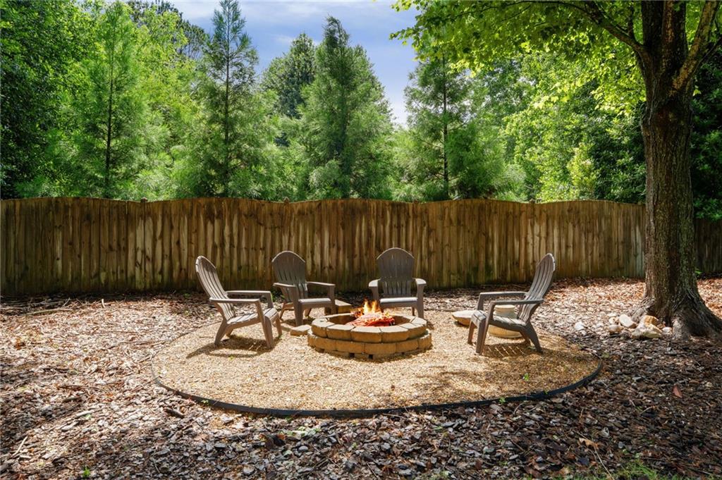 46 Lakecrest Circle