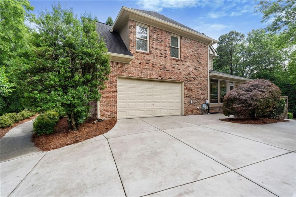 46 Lakecrest Circle