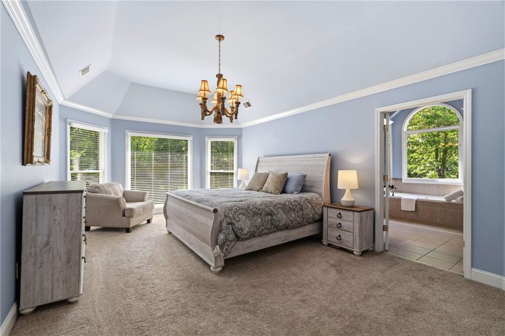 46 Lakecrest Circle