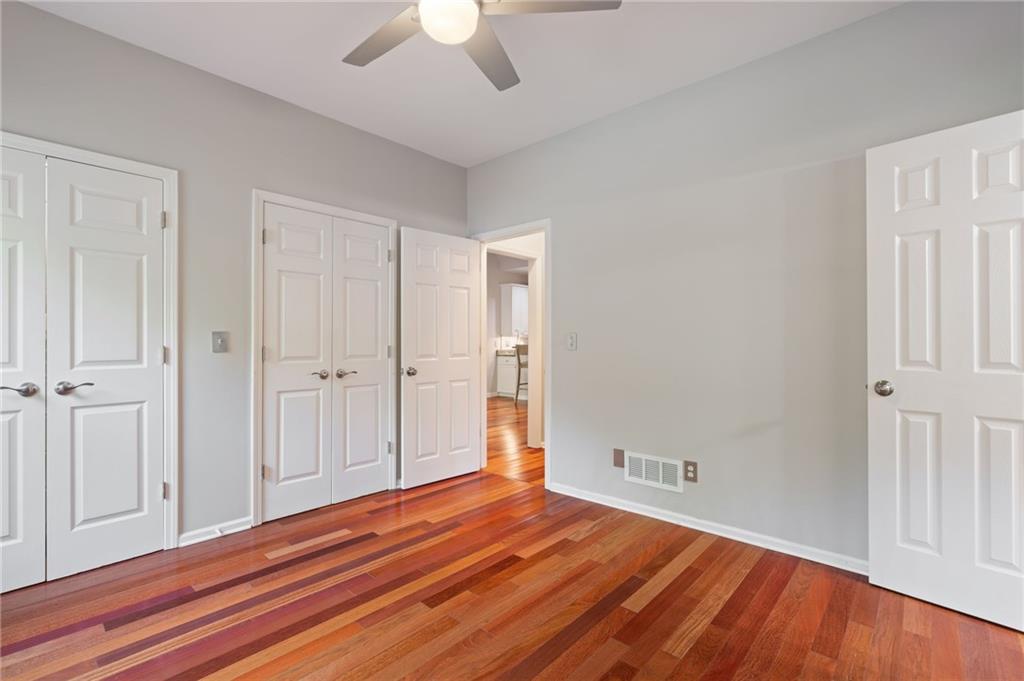 802 Lakeglen Drive