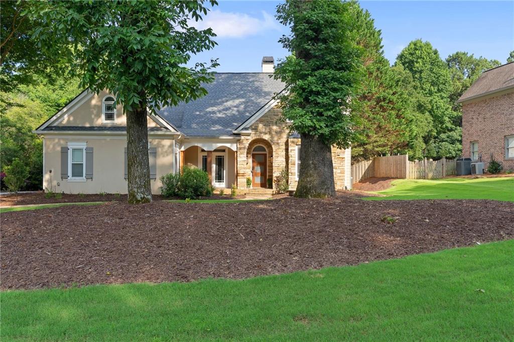 802 Lakeglen Drive