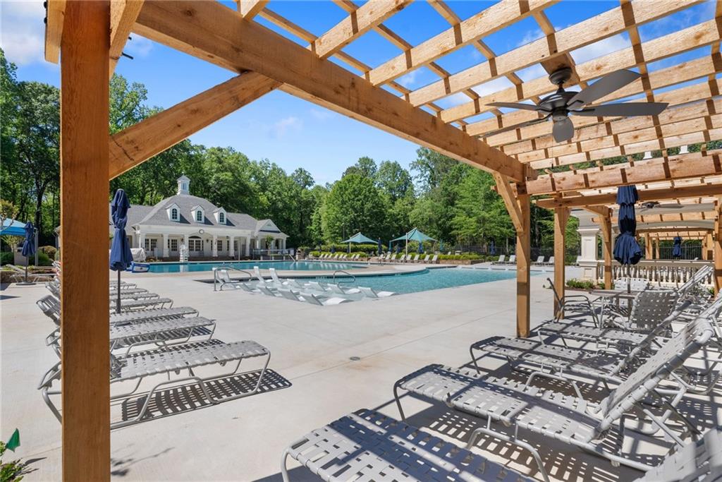 802 Lakeglen Drive