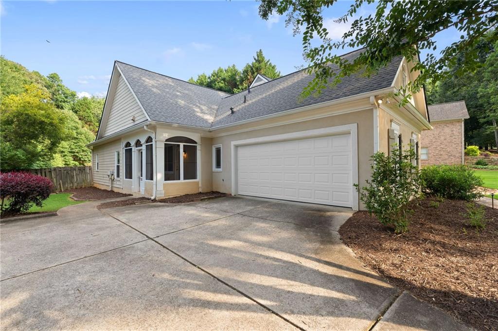 802 Lakeglen Drive