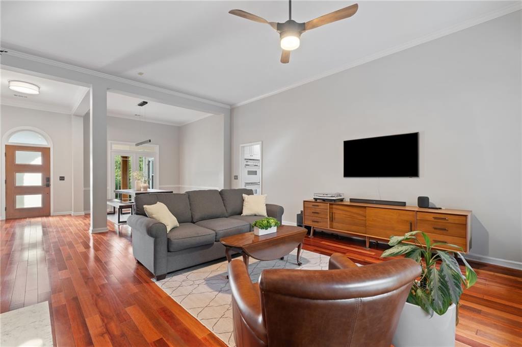 802 Lakeglen Drive
