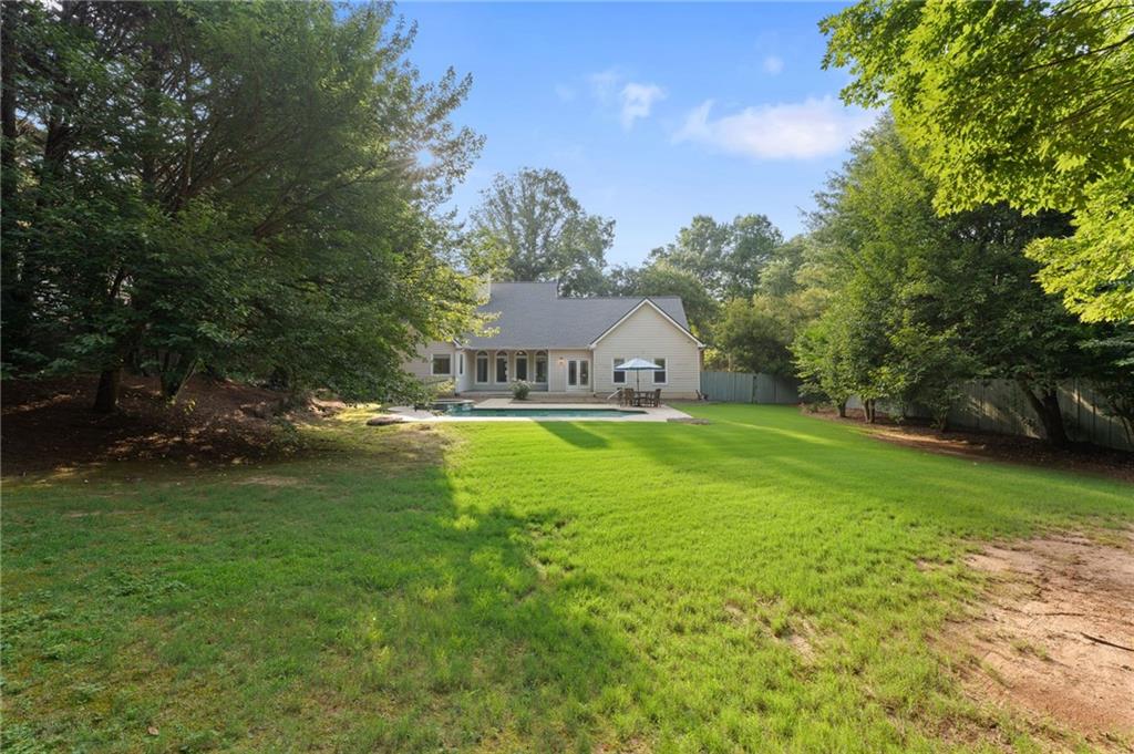 802 Lakeglen Drive
