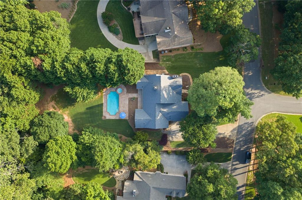 802 Lakeglen Drive