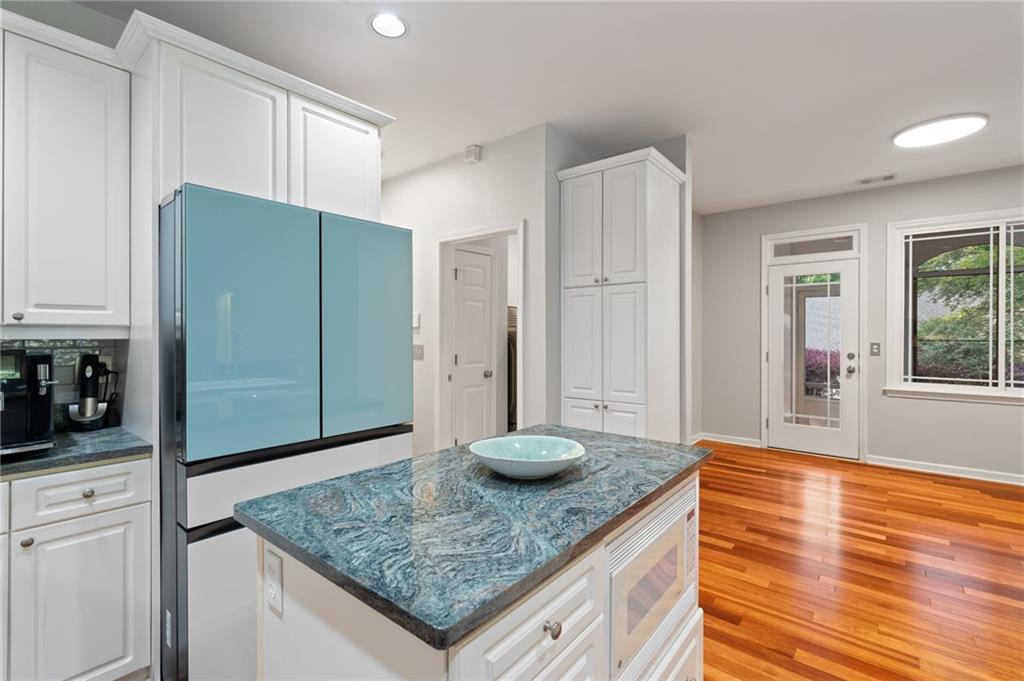 802 Lakeglen Drive