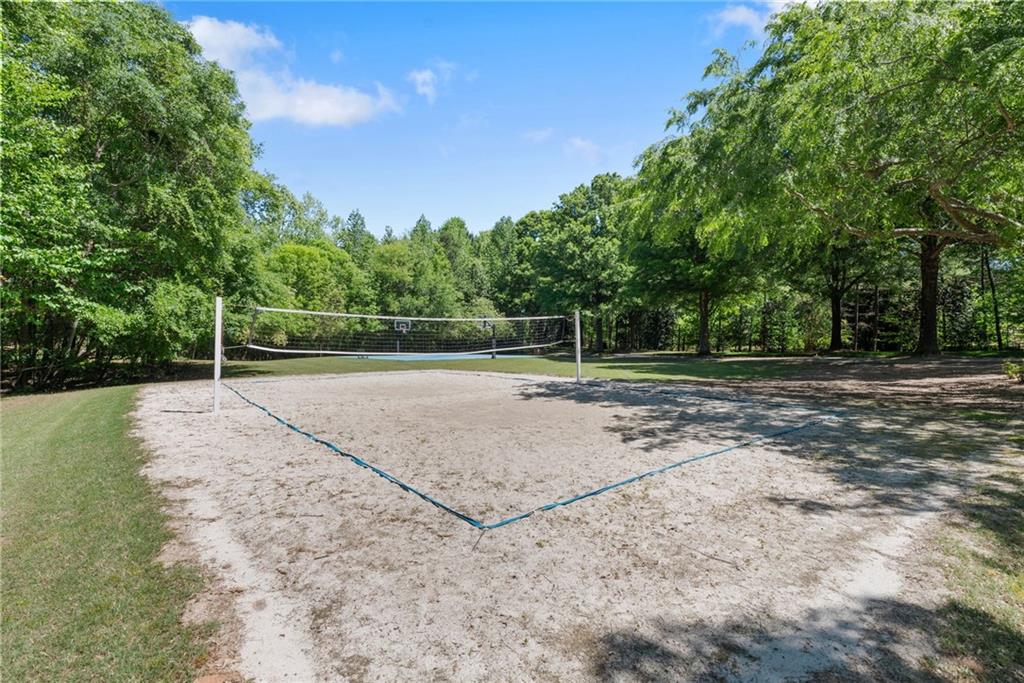 802 Lakeglen Drive