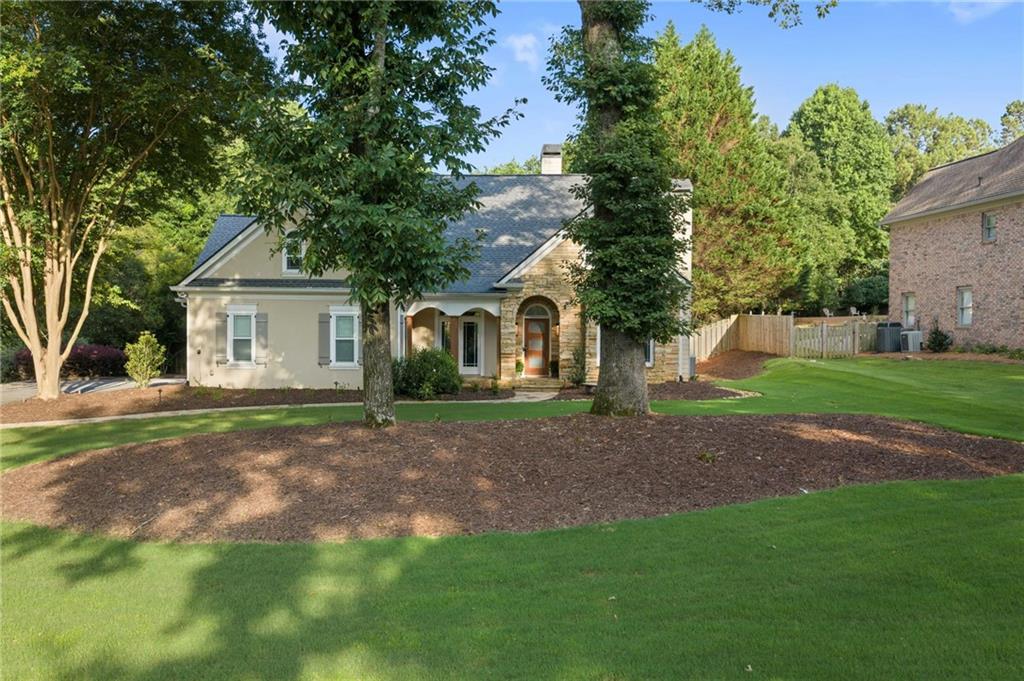 802 Lakeglen Drive