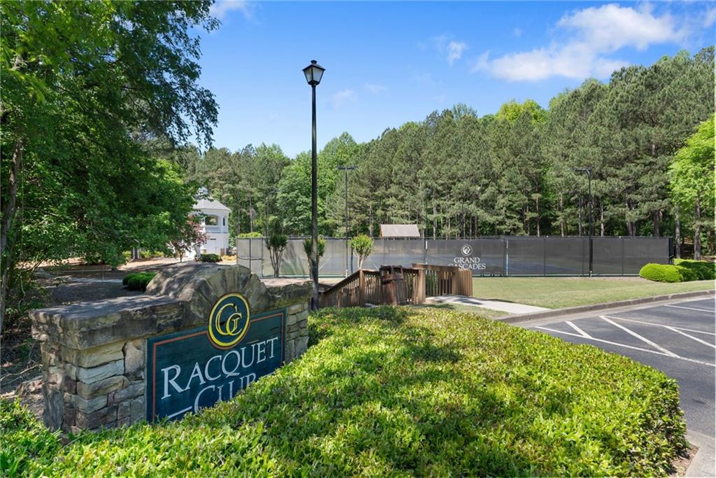 802 Lakeglen Drive