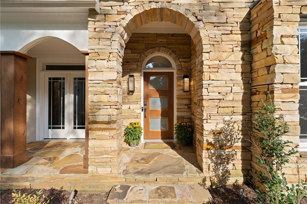 802 Lakeglen Drive