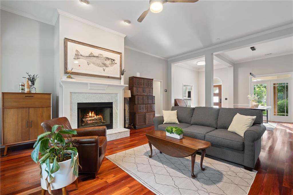 802 Lakeglen Drive