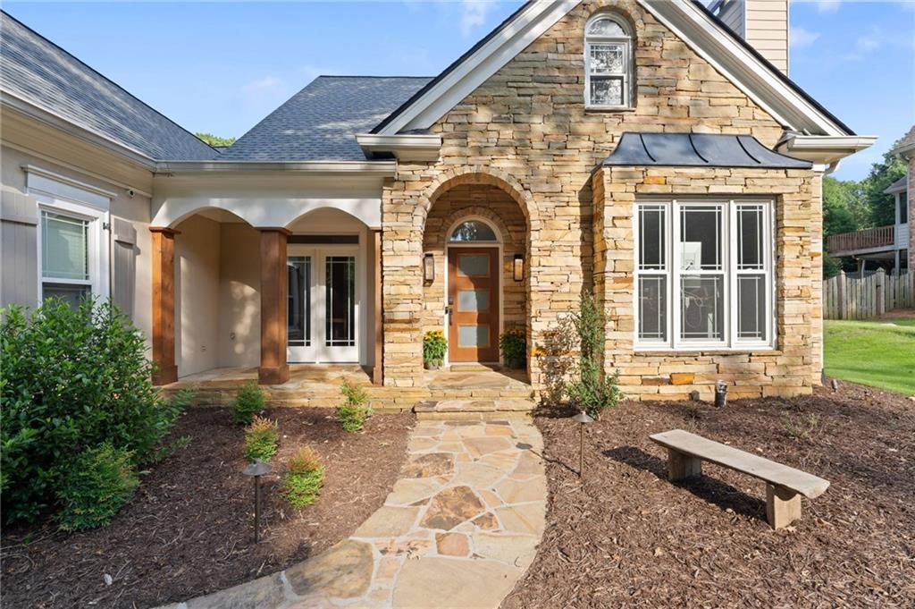 802 Lakeglen Drive