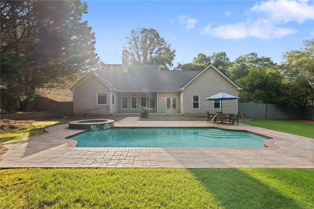 802 Lakeglen Drive