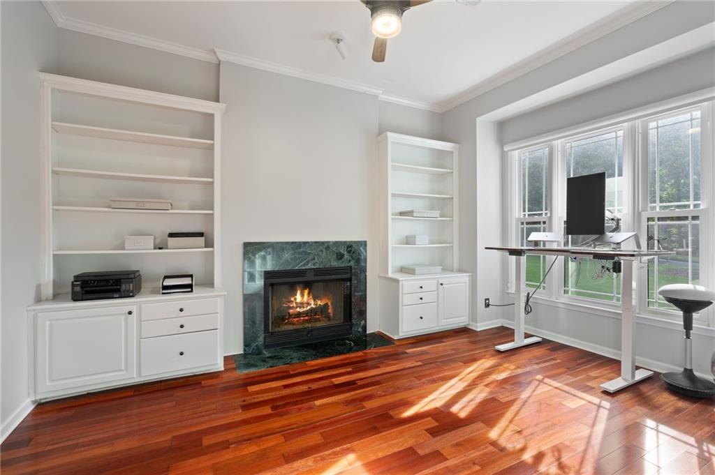 802 Lakeglen Drive
