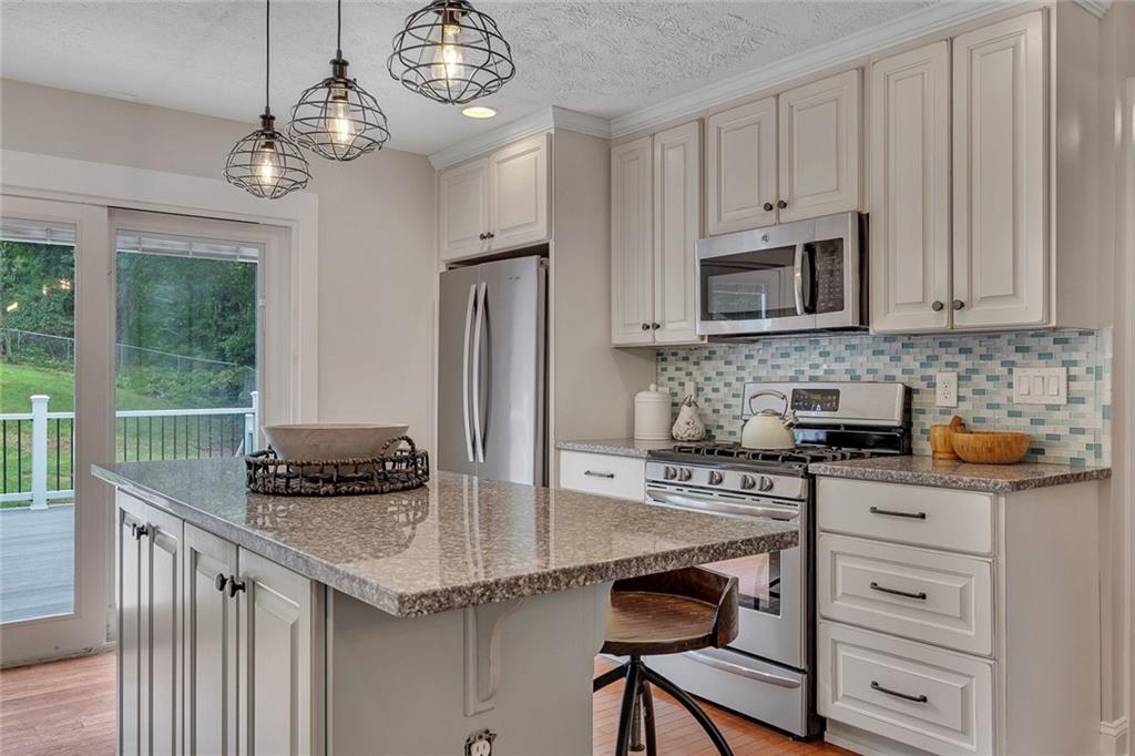 807 Emerald Falls