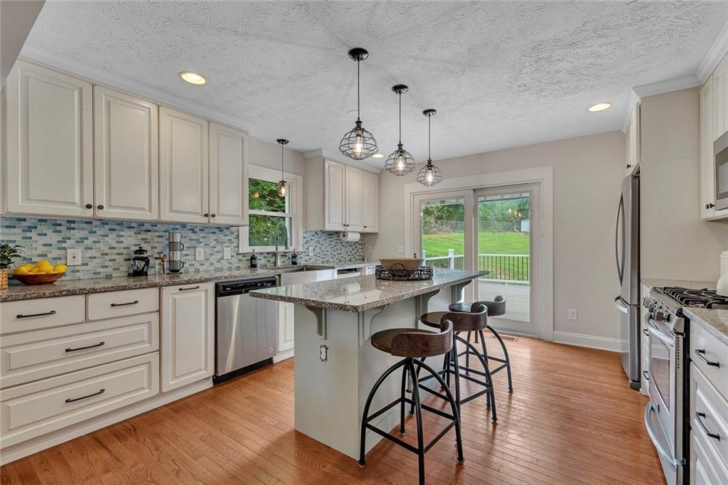 807 Emerald Falls