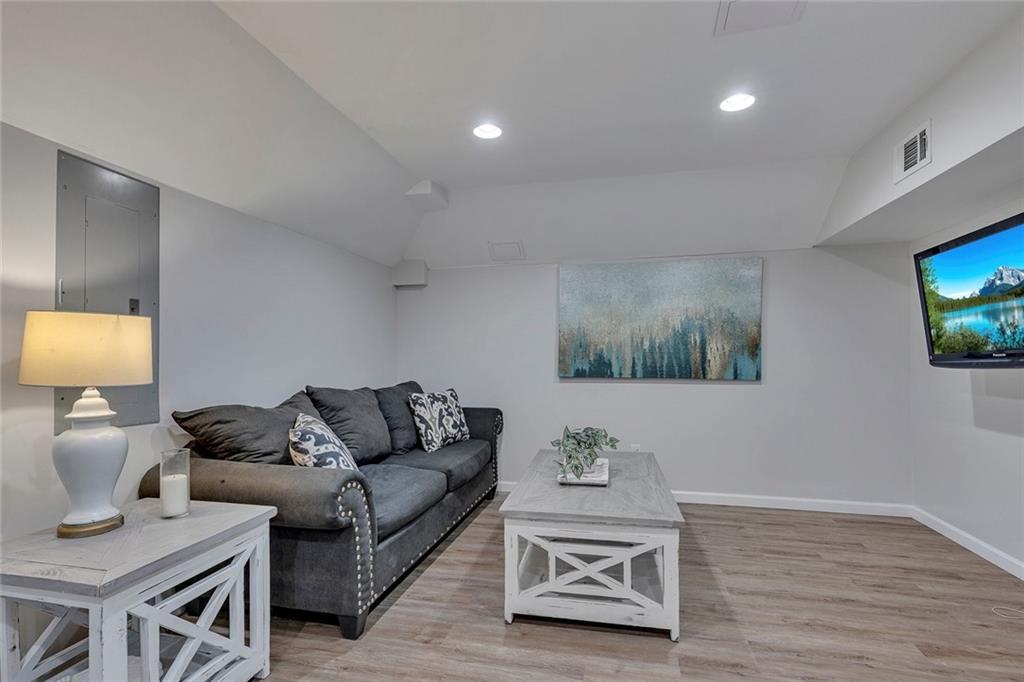 807 Emerald Falls