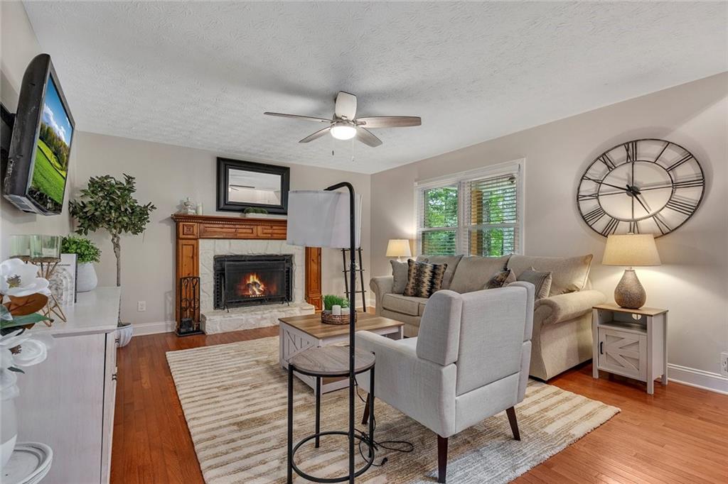 807 Emerald Falls