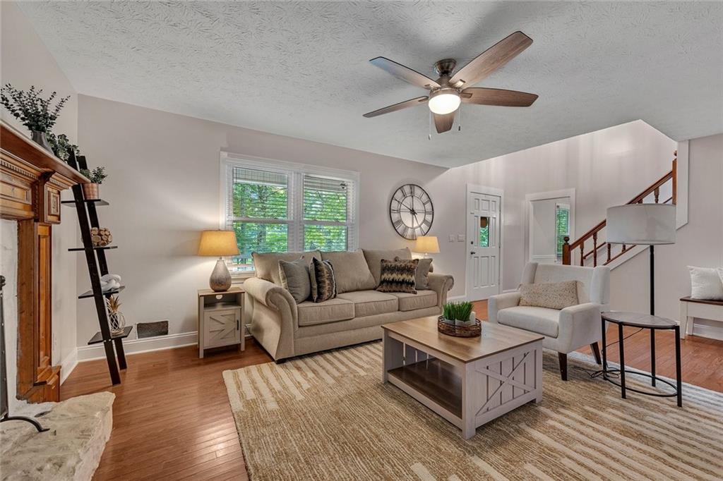 807 Emerald Falls
