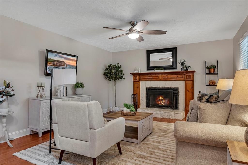 807 Emerald Falls