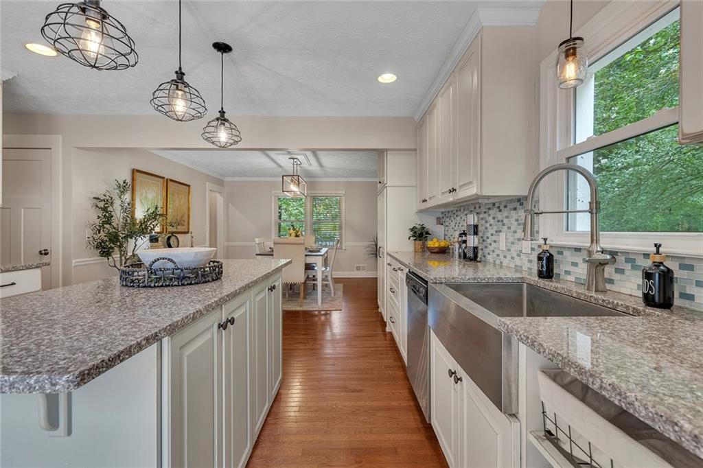 807 Emerald Falls
