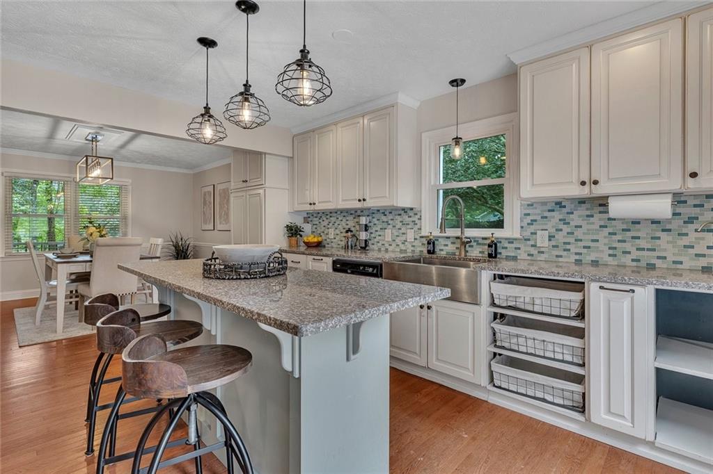 807 Emerald Falls