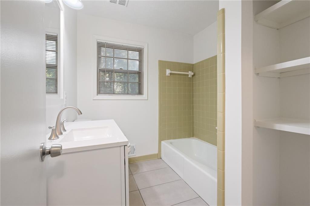 920 Kings Court