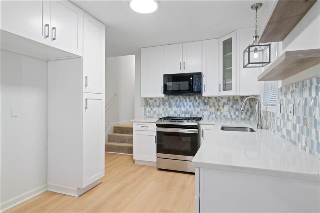 920 Kings Court