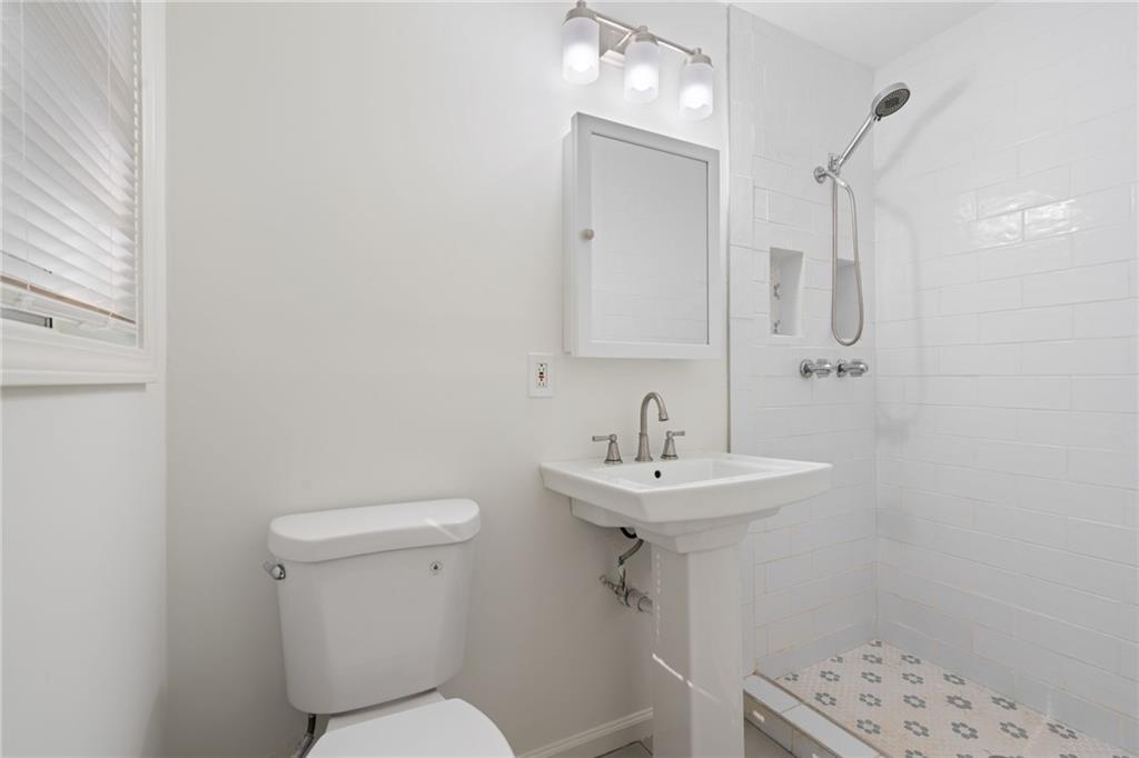 920 Kings Court