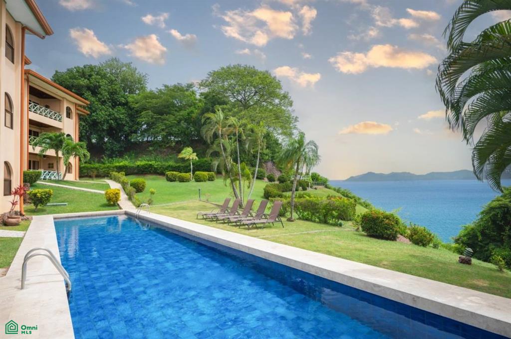 Beachfront Condo Steps from the Sea - Playa Flamingo Punta Plata 522 , Playa Flamingo, Guanacaste