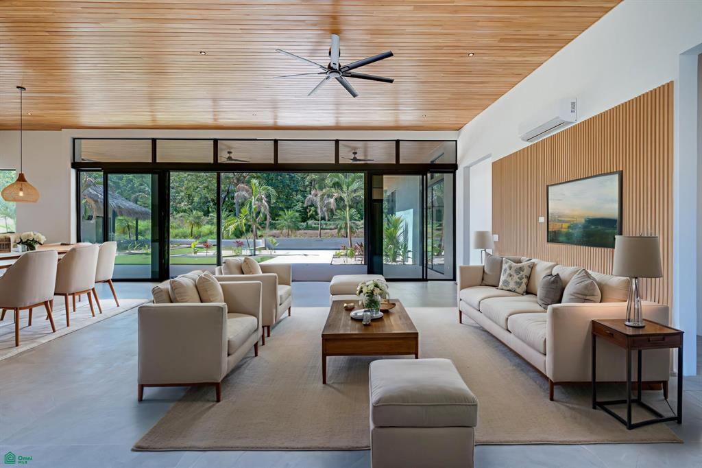 Villa Vivencia - 6 Bedroom Luxury Home - Playa Grande