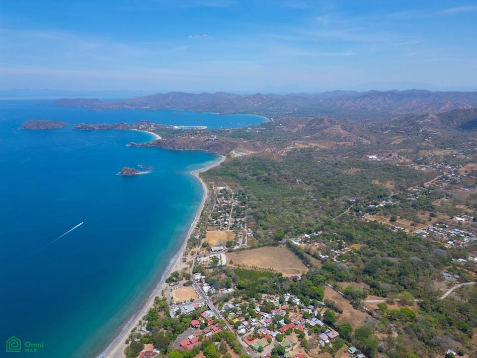 Brasilito 950 acres with water- Toro Azul