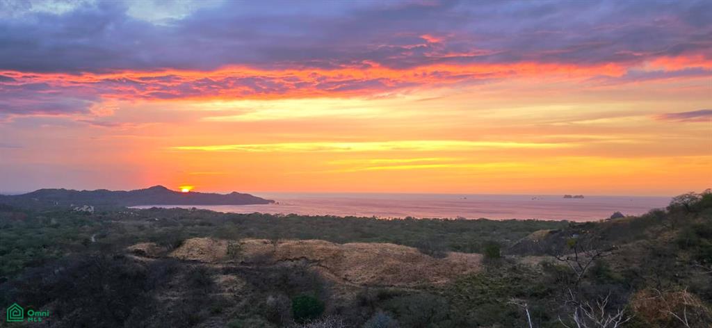 Brasilito 950 acres with water- Toro Azul