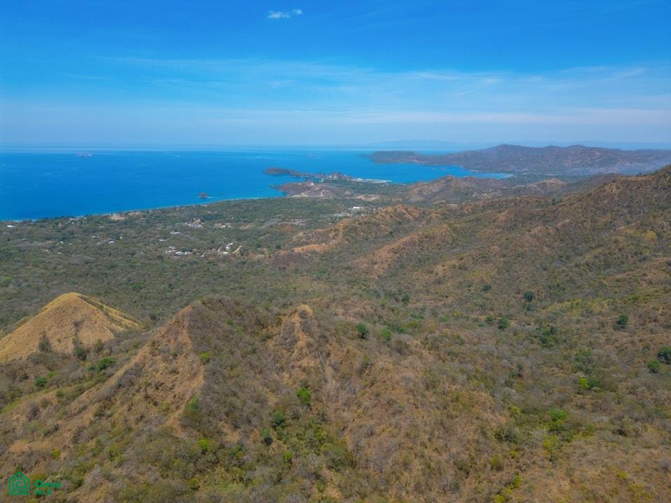 Brasilito 950 acres with water- Toro Azul