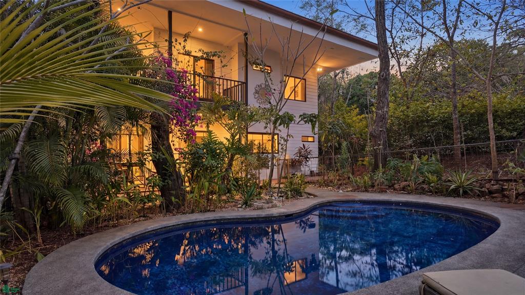 Casa Rosada Lomas de Conchal - Playa Puerto Viejo