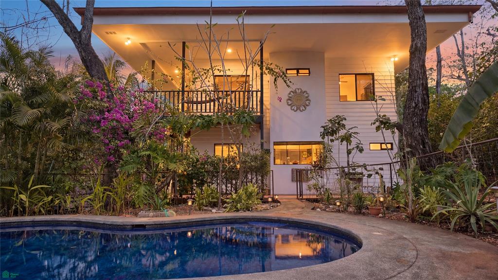 Casa Rosada Lomas de Conchal - Playa Puerto Viejo